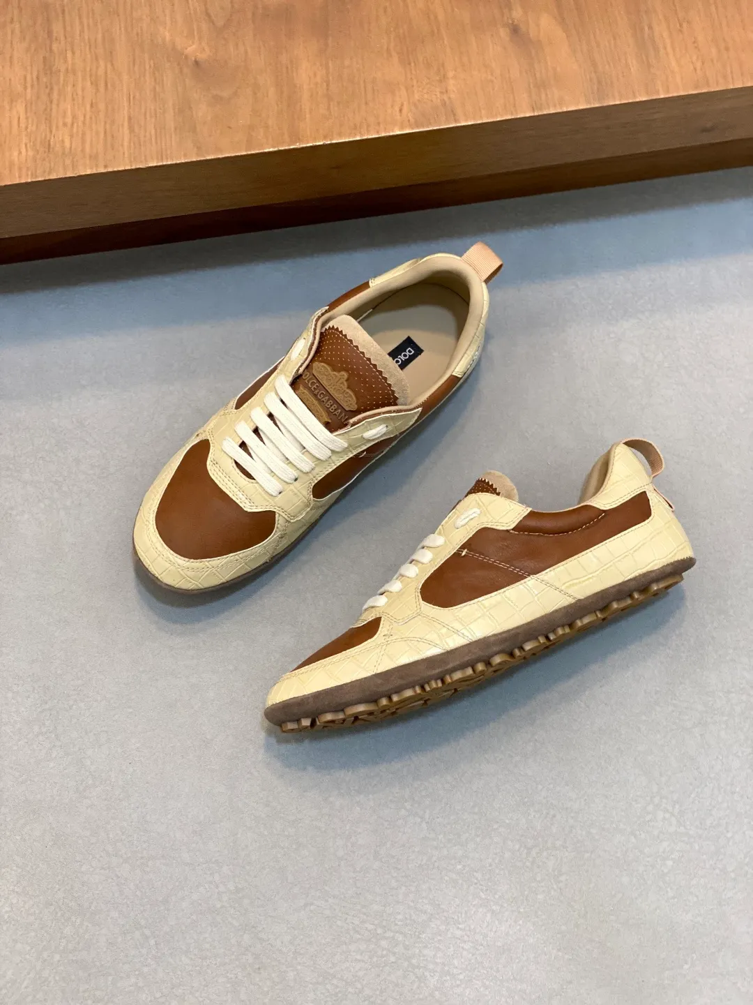 Men's shoes 💰580 2025👉D&G calfskin logo men's casual shoes. As a symbol of exquisite craftsmanship and exquisite details, it is newly embellished with the electroplated DG logo, and high-frequency technology creates a three-dimensional silhouette. Imported cowhide upper + cowhide lining + original rubber outsole 😎😎😎, hand-sewing technology, a must-have item for summer ✈️✈️✈️ Size: 39-44 (38.45 46 customized)